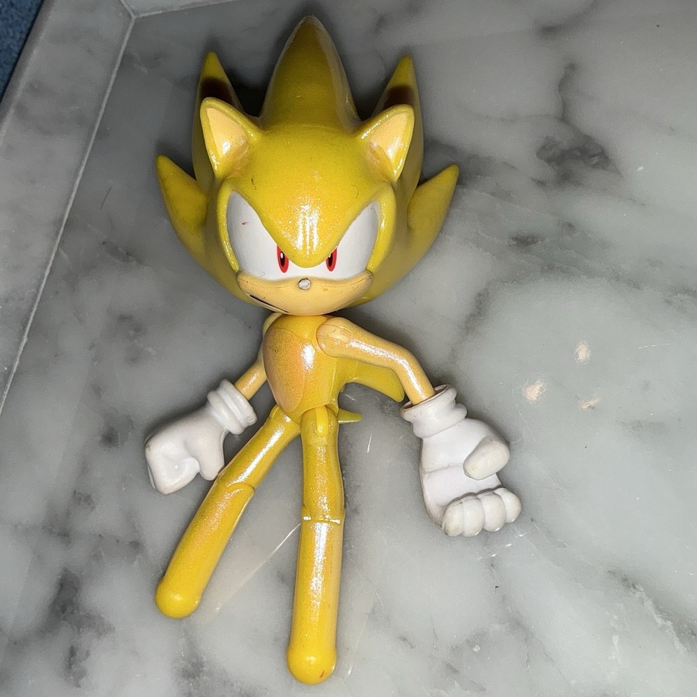 SEGA Jakks Sonic the Hedgehog SUPER SONIC Yellow 4" Action Figure Shiny Shimmery